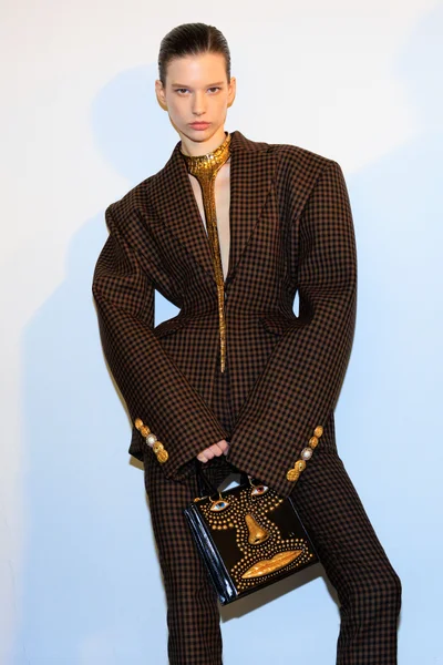 Look 1